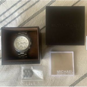 Michael Kors Sport Chronograph MK5076 Women's Wrist Watch Silver With Box